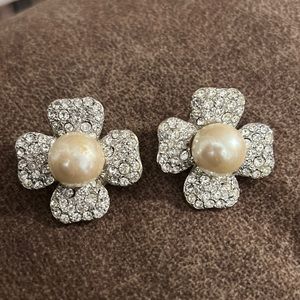 Vintage Designer Kenneth Lane Pave Crystal Clover Clip-on Earrings Pearl Center